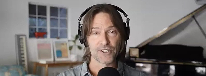 Photo of Eric Whitacre.